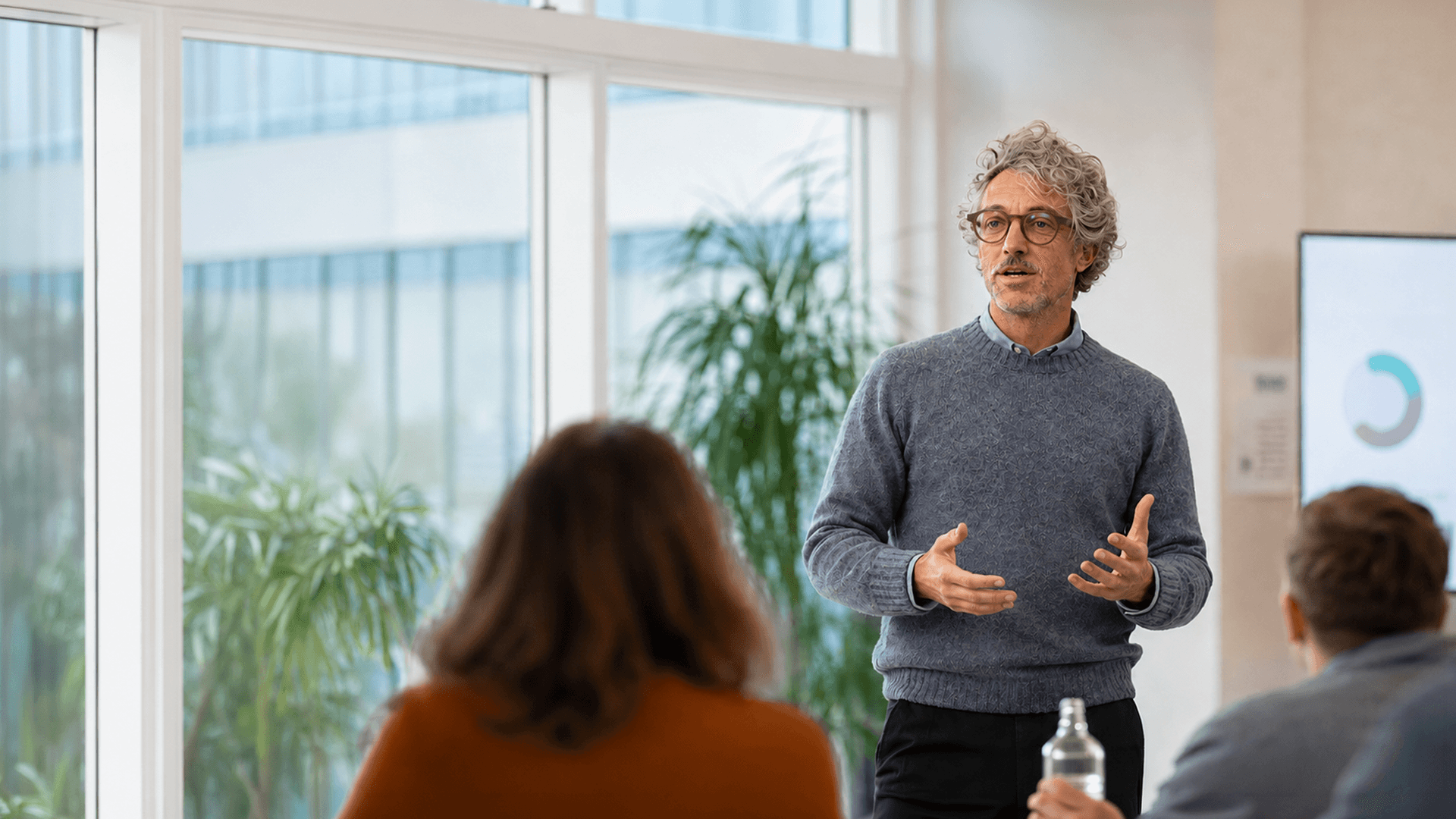 Profesionales inmobiliarios compartiendo una instancia de formación